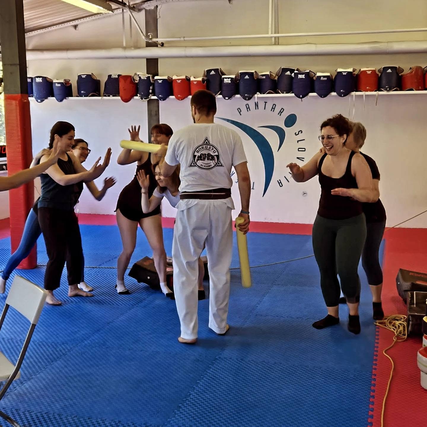 Samoobrambni tečaj za ženske — Roku Ryu Academy